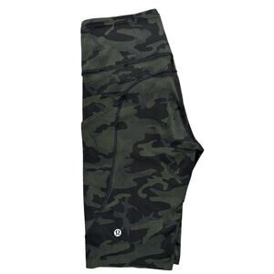 Lululemon Camo Biker Shorts Size 6 Athletic
